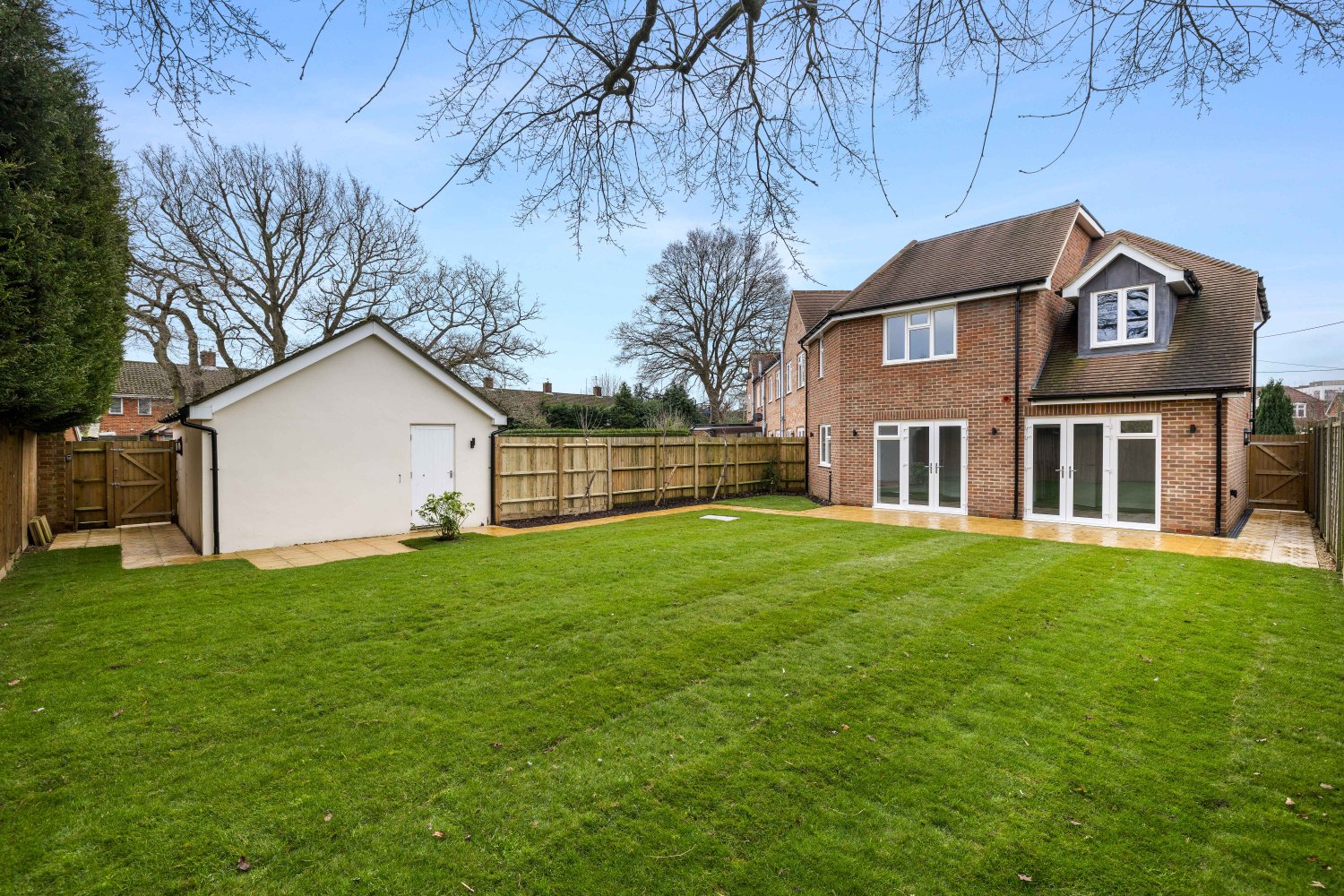 3 bedrooms House in Crawley, United Kingdom No. 1002