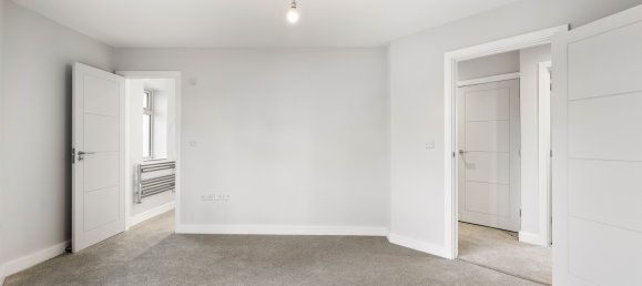 3 bedrooms House in Crawley, United Kingdom No. 1002 33