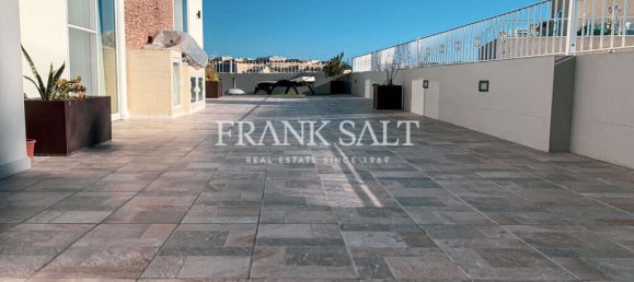 3 bedrooms Penthouse in Gzira, Malta No. 9157 5