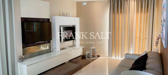 3 bedrooms Penthouse in Gzira, Malta No. 9157 7