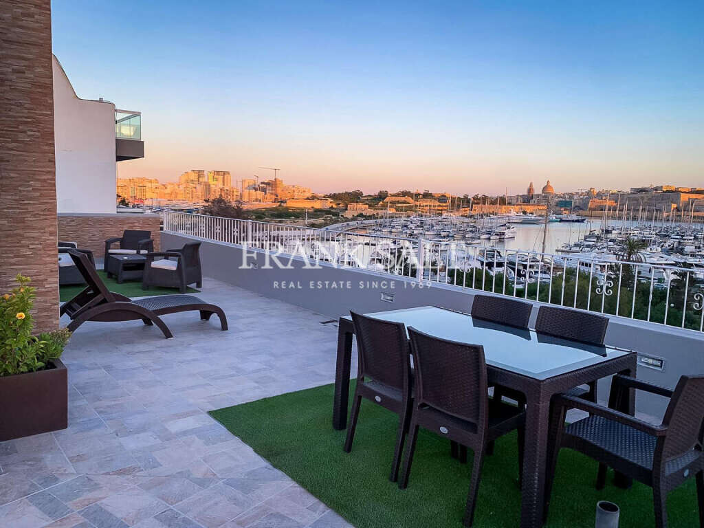 3 bedrooms Penthouse in Gzira, Malta No. 9157