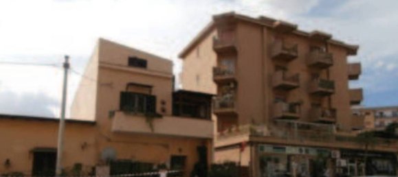 3 bedrooms Apartment in Palermo, Italy No. 322270 2