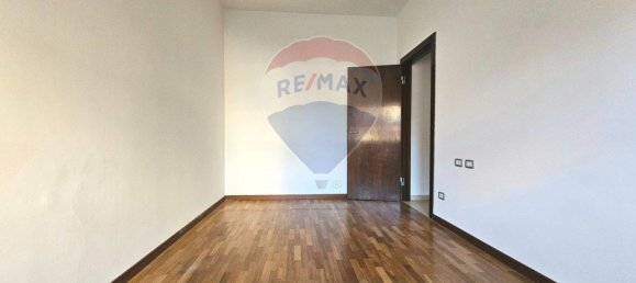 3-salle Appartement à Pavia, Italy No. 57510 17