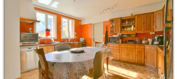 Moradia em banda T2 em Chateaumeillant, France N.º 250979 3