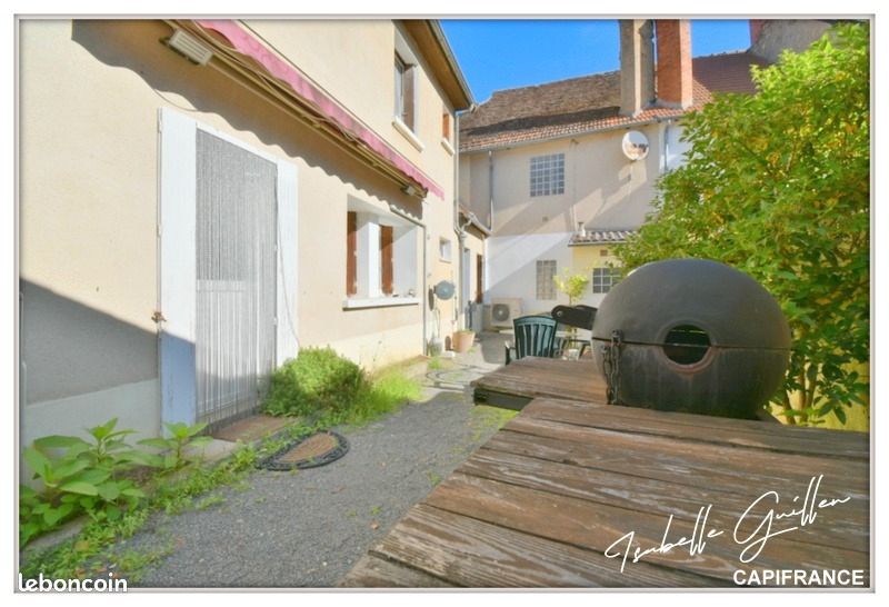 Moradia em banda T2 em Chateaumeillant, France N.º 250979