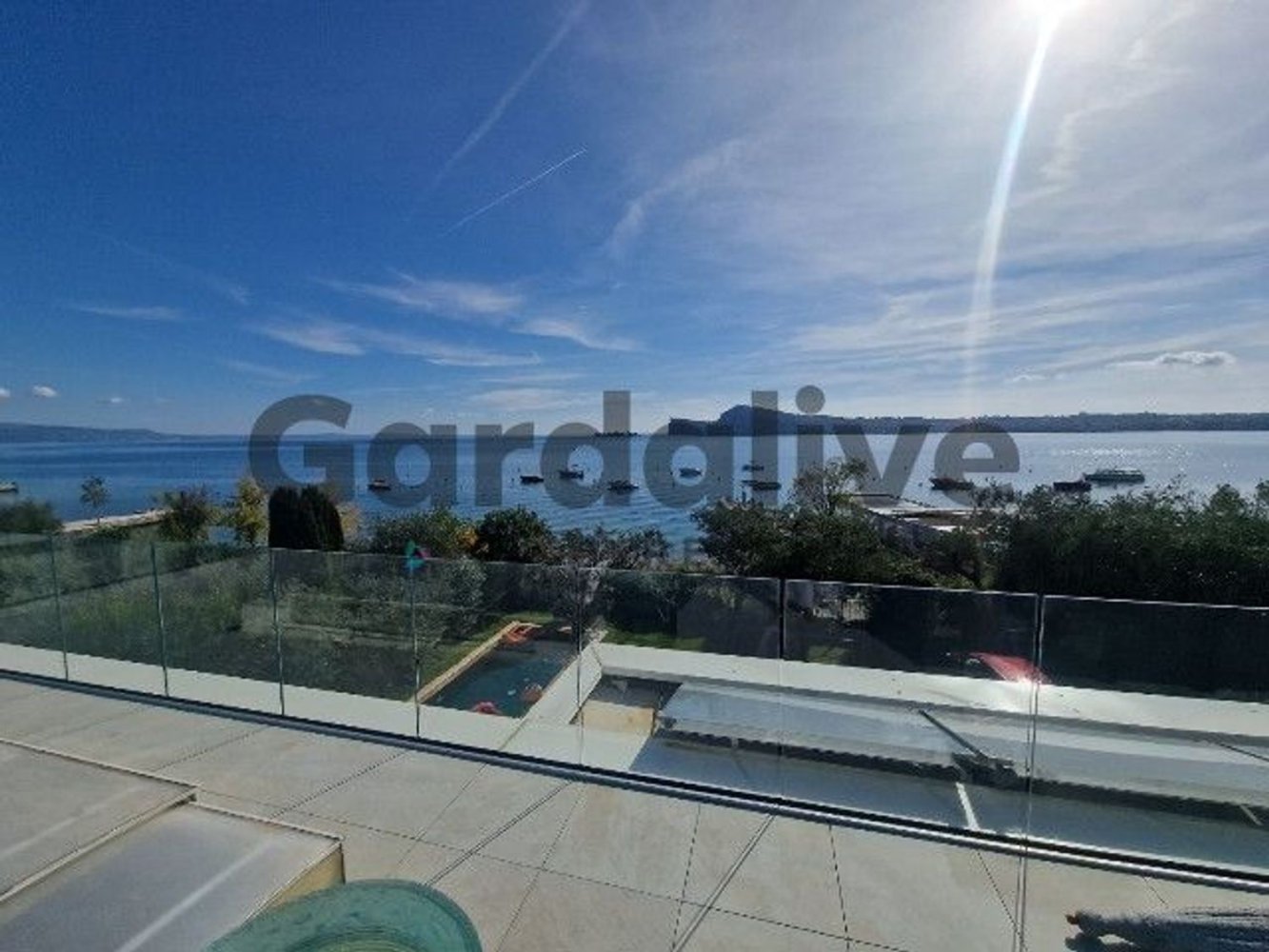 5غرفة فيلا في San Felice del Benaco, Italy رقم 139697