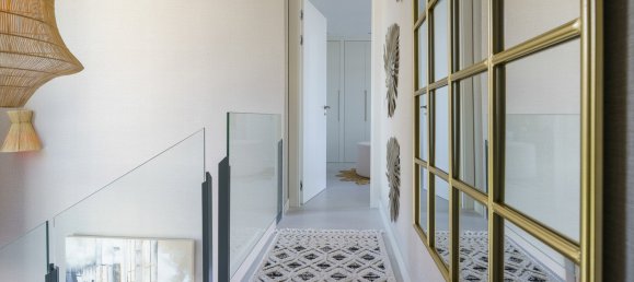 5 bedrooms Villa in Marbella, Spain No. 4673 23