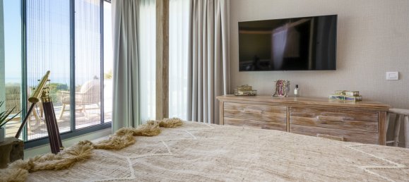 5 bedrooms Villa in Marbella, Spain No. 4673 26