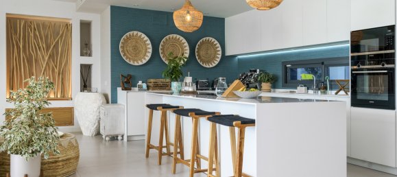 5 bedrooms Villa in Marbella, Spain No. 4673 12