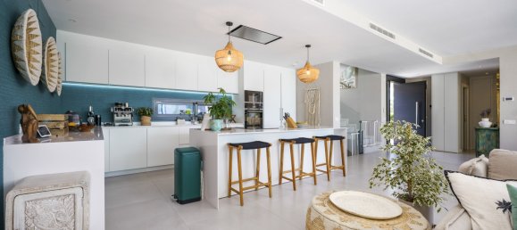 5 bedrooms Villa in Marbella, Spain No. 4673 15