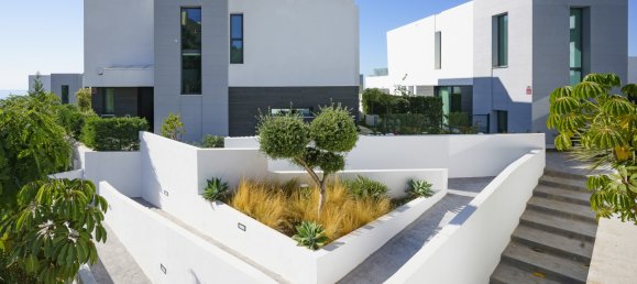 5 bedrooms Villa in Marbella, Spain No. 4673 4