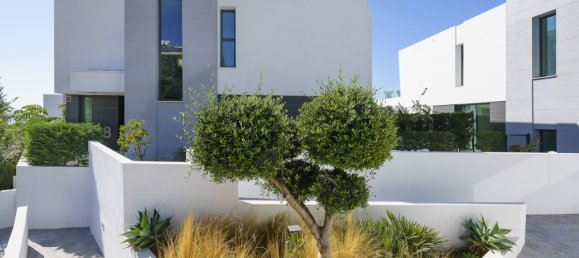 5 bedrooms Villa in Marbella, Spain No. 4673 5