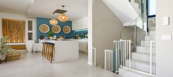 5 bedrooms Villa in Marbella, Spain No. 4673 21