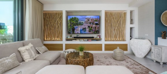 5 bedrooms Villa in Marbella, Spain No. 4673 20