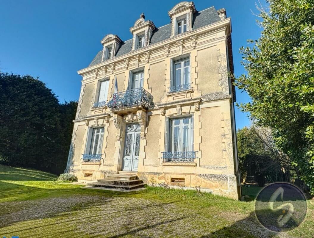 Дом с 5 спальнями в Saint-Maixent-l'Ecole, Франция № 363083