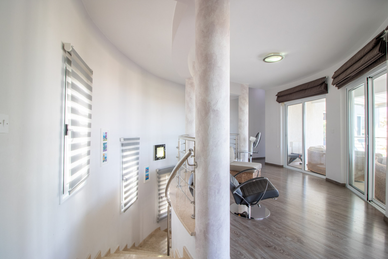 4 bedrooms House in Pegeia, Cyprus No. 9727