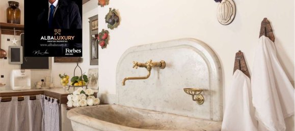 4 bedrooms Building in Massa, Italy No. 164487 9