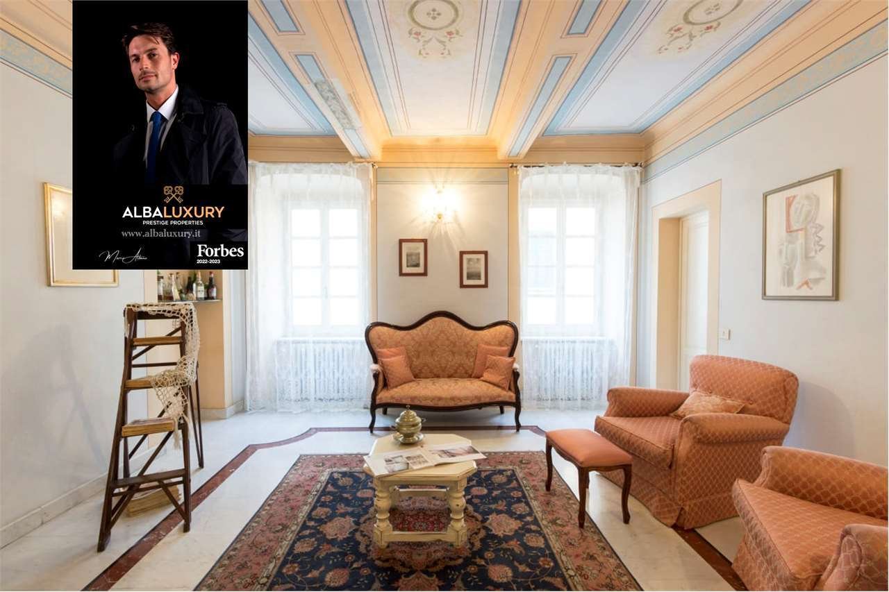 4 bedrooms Building in Massa, Italy No. 164487