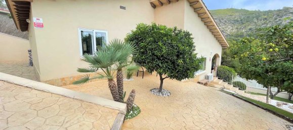 4 bedrooms Villa in Castelldefels, Spain No. 2399 3