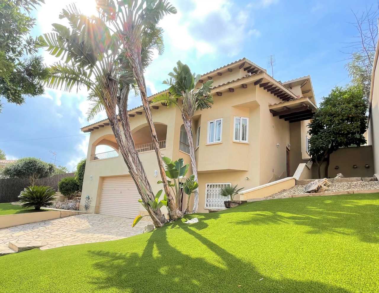 4 bedrooms Villa in Castelldefels, Spain No. 2399