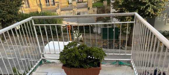 4 rooms Apartment in Naples, Italy No. 167253 3