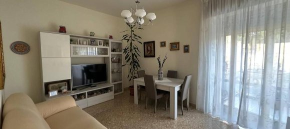 4 rooms Apartment in Naples, Italy No. 167253 2