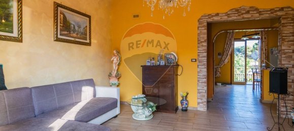 Apartamento de 4 dormitorios en Mascalucia, Italy No. 324573 4