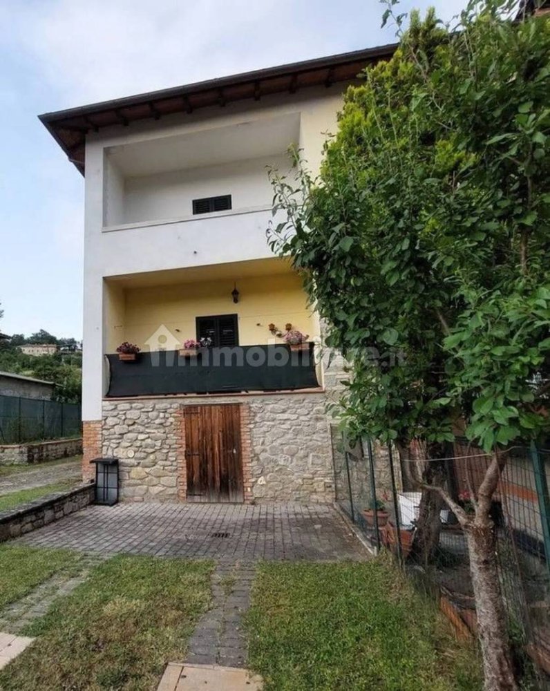 4 bedrooms Apartment in Arezzo, Italy No. 204858