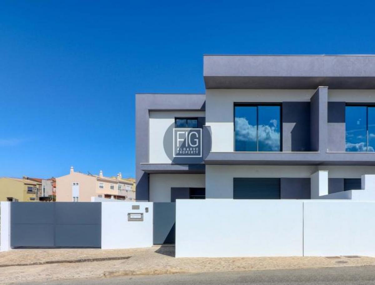 4 bedrooms Villa in Lagoa, Portugal No. 3089
