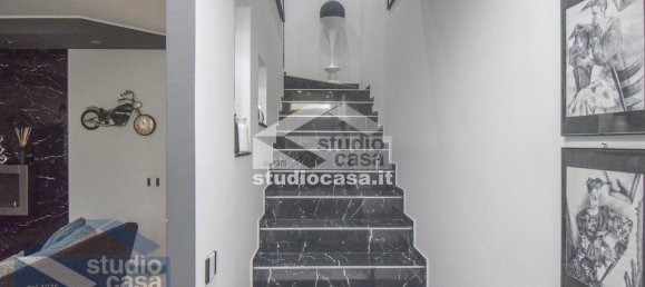 5 bedrooms Villa in Lodi, Italy No. 373820 17