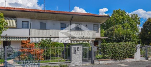 5 bedrooms Villa in Lodi, Italy No. 373820 34