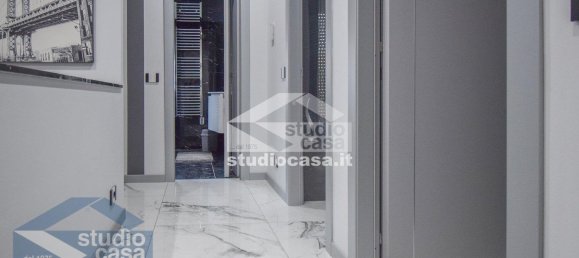 5 bedrooms Villa in Lodi, Italy No. 373820 21