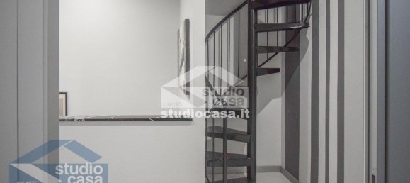 5 bedrooms Villa in Lodi, Italy No. 373820 25