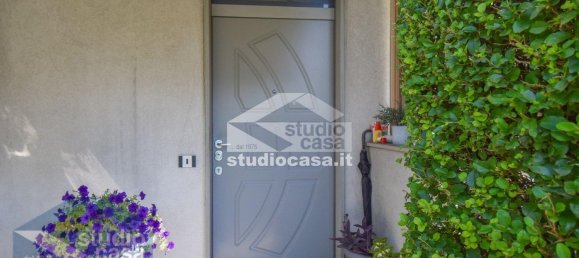 5 bedrooms Villa in Lodi, Italy No. 373820 4