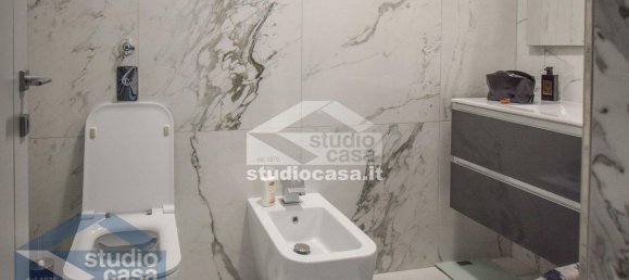 5 bedrooms Villa in Lodi, Italy No. 373820 9