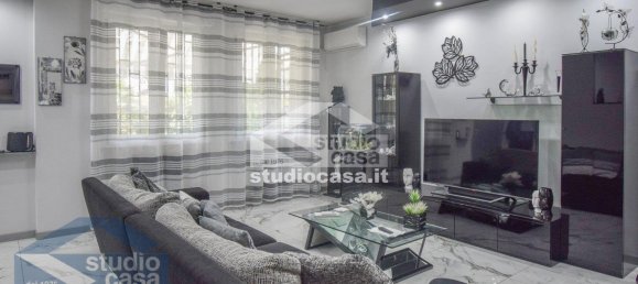 5 bedrooms Villa in Lodi, Italy No. 373820 20