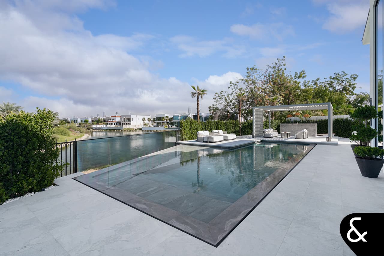 5 bedrooms Villa in Jumeirah Islands, UAE No. 120609