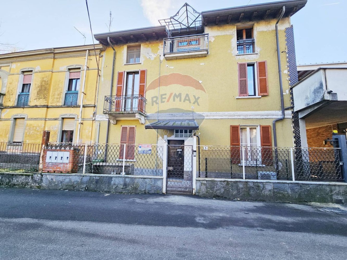 9 rooms House in Venegono Superiore, Italy No. 167303