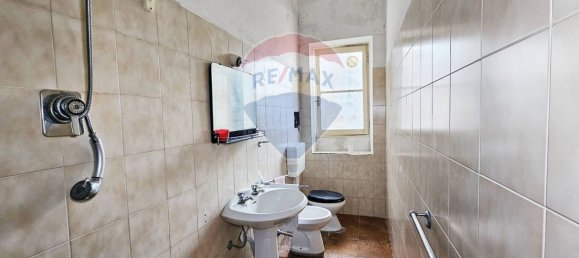9 rooms House in Venegono Superiore, Italy No. 167303 36