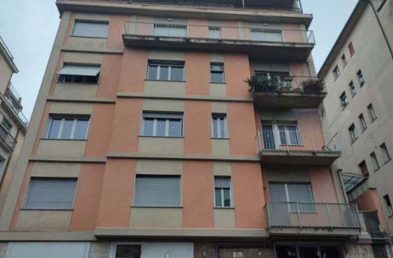 6 bedrooms Apartment in Pistoia, Italy No. 403171