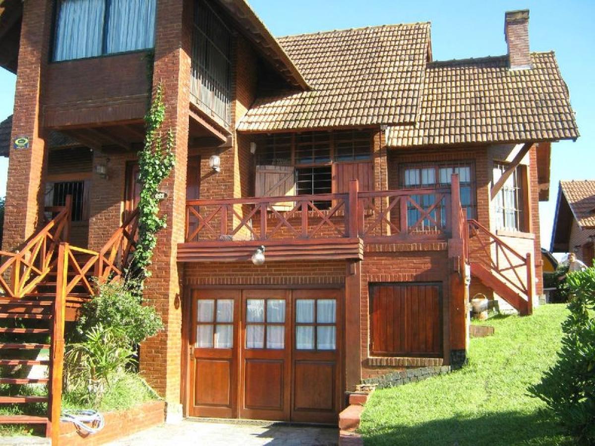 4 bedrooms House in Mar del Plata, Argentina No. 79600