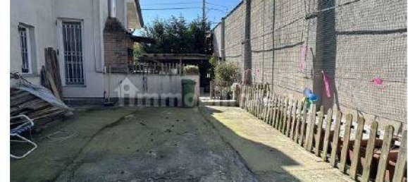 2 bedrooms Villa in Paderno Dugnano, Italy No. 14041 4