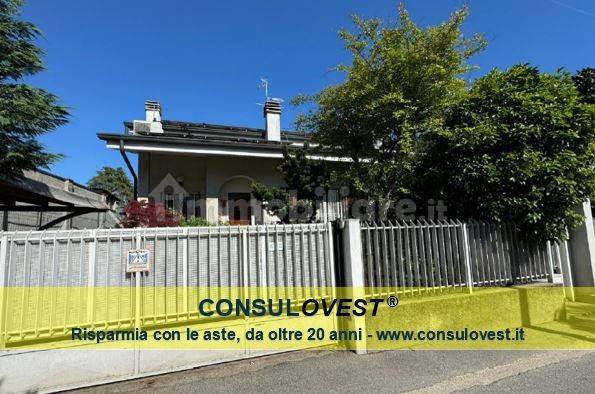 2 bedrooms Villa in Paderno Dugnano, Italy No. 14041