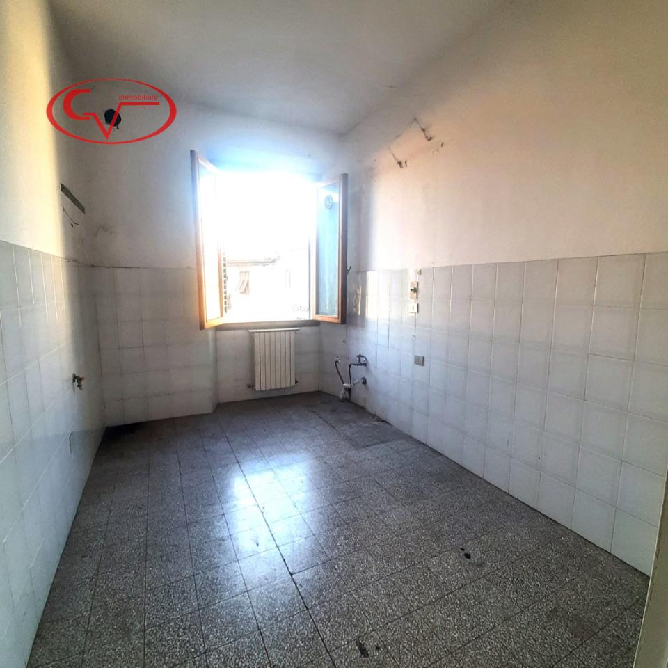 Квартира с 2 комнатами в Монтеварки, Италия № 233038