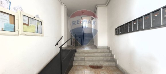 3 rooms Apartment in Naples, Italy No. 327911 3