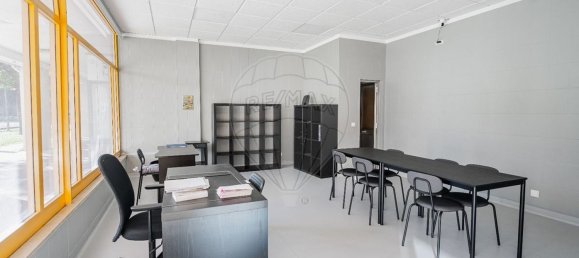 32m² Commercial property in Braga, Portugal No. 35014 4