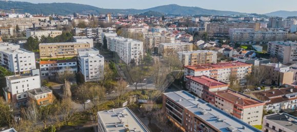 32m² Commercial property in Braga, Portugal No. 35014 12