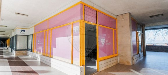 32m² Commercial property in Braga, Portugal No. 35014 9