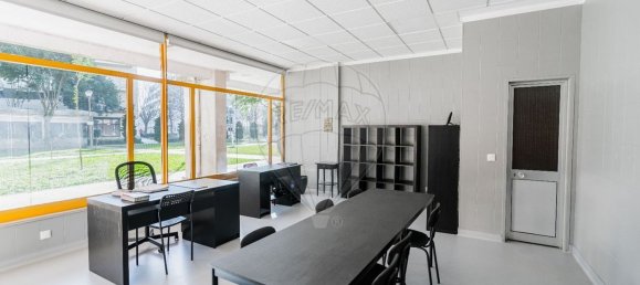 32m² Commercial property in Braga, Portugal No. 35014 2