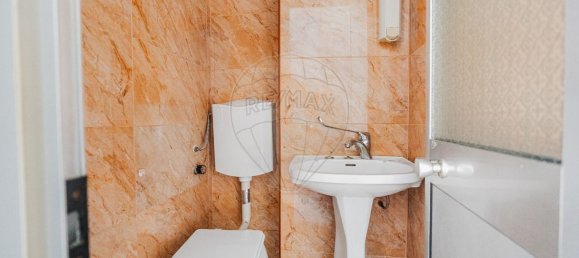 32m² Commercial property in Braga, Portugal No. 35014 8